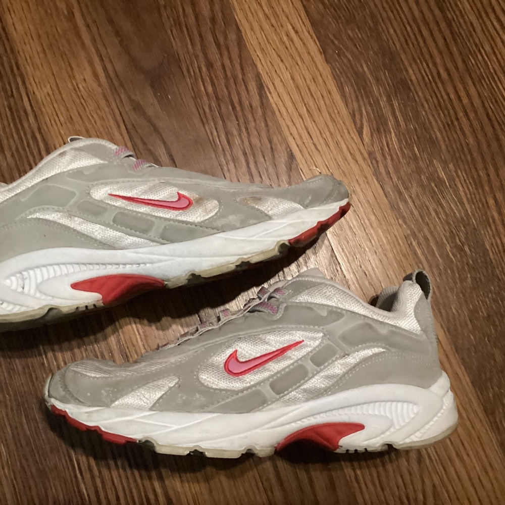 Nike  2005 athletic shoe girls 6y